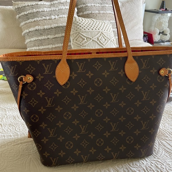 Louis Vuitton Neverfull MM Cerise - Picture 1 of 16